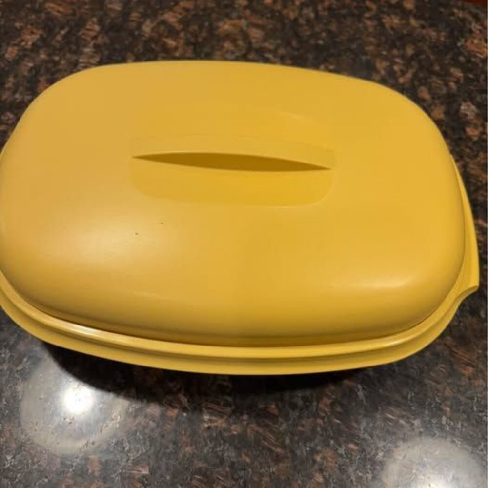 Vintage 1970's Tupperware complete
Harvest Gold Steamer | Made in USA